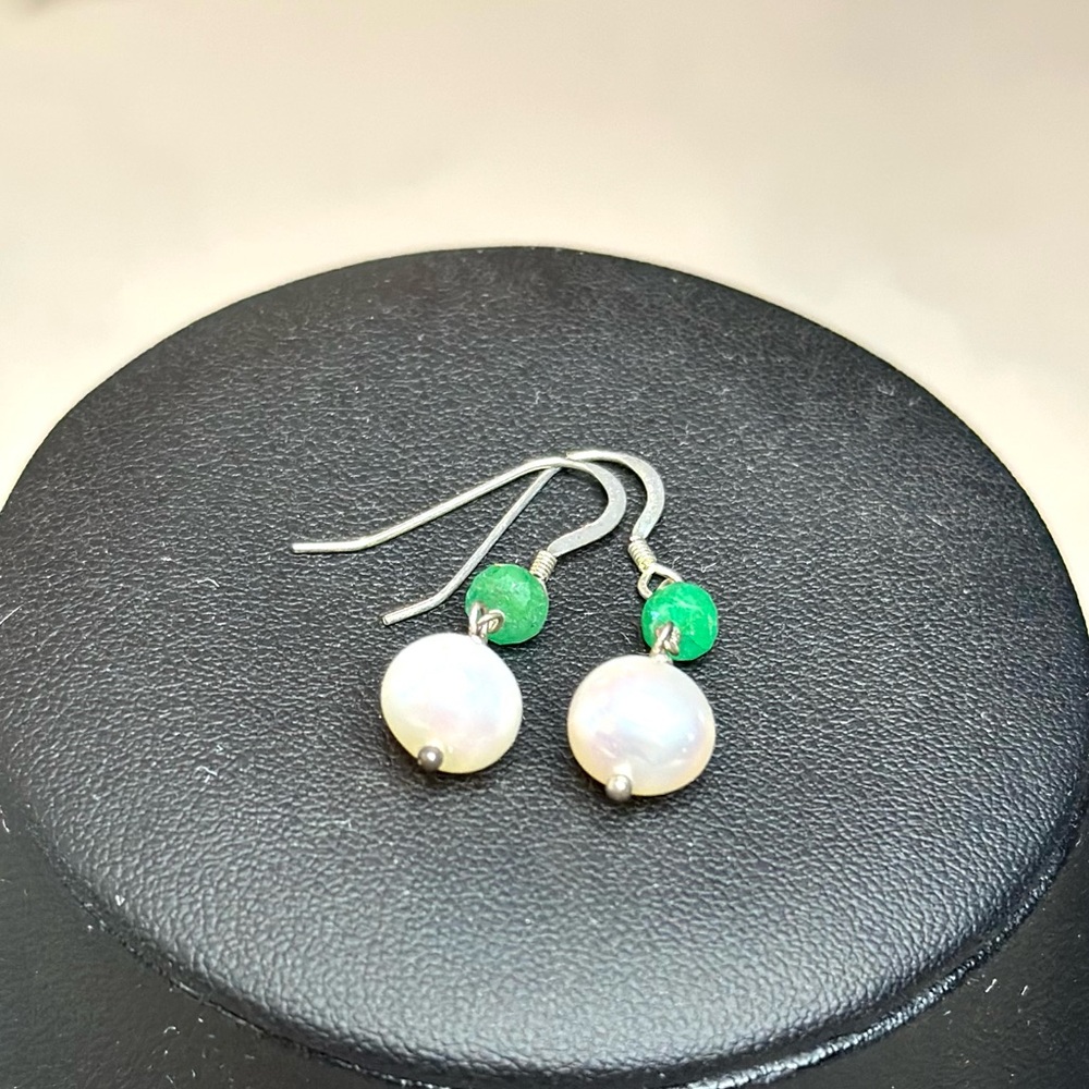 💚💚 Raw Cut Emerald and Pearl Earrings 💚💚